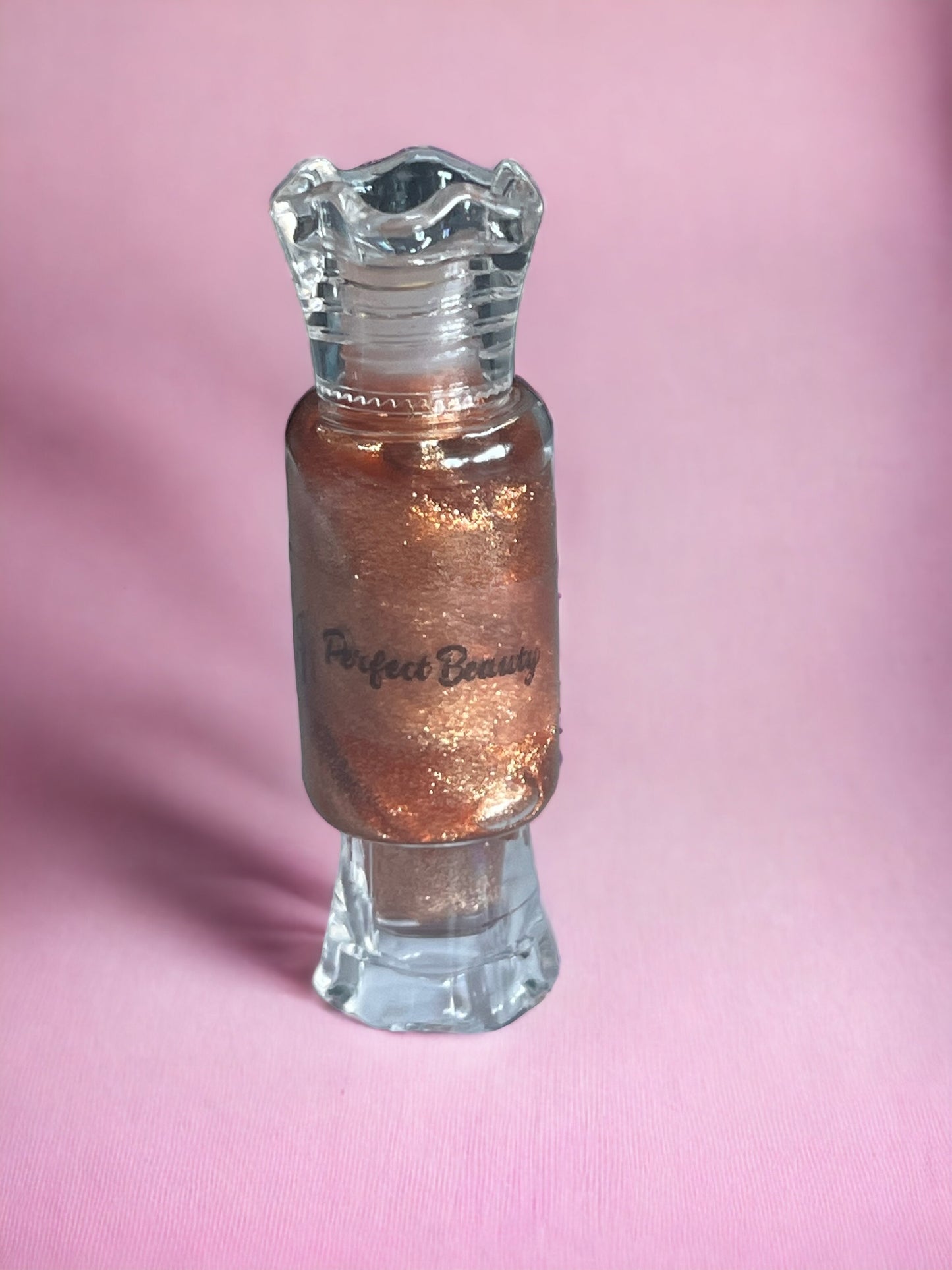 Gold (24K) Lip Gloss smells caramel latte